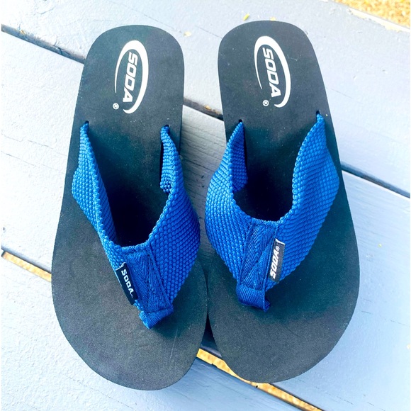 Soda Women's Black and Blue Sandals S/8 - Picture 5 of 11